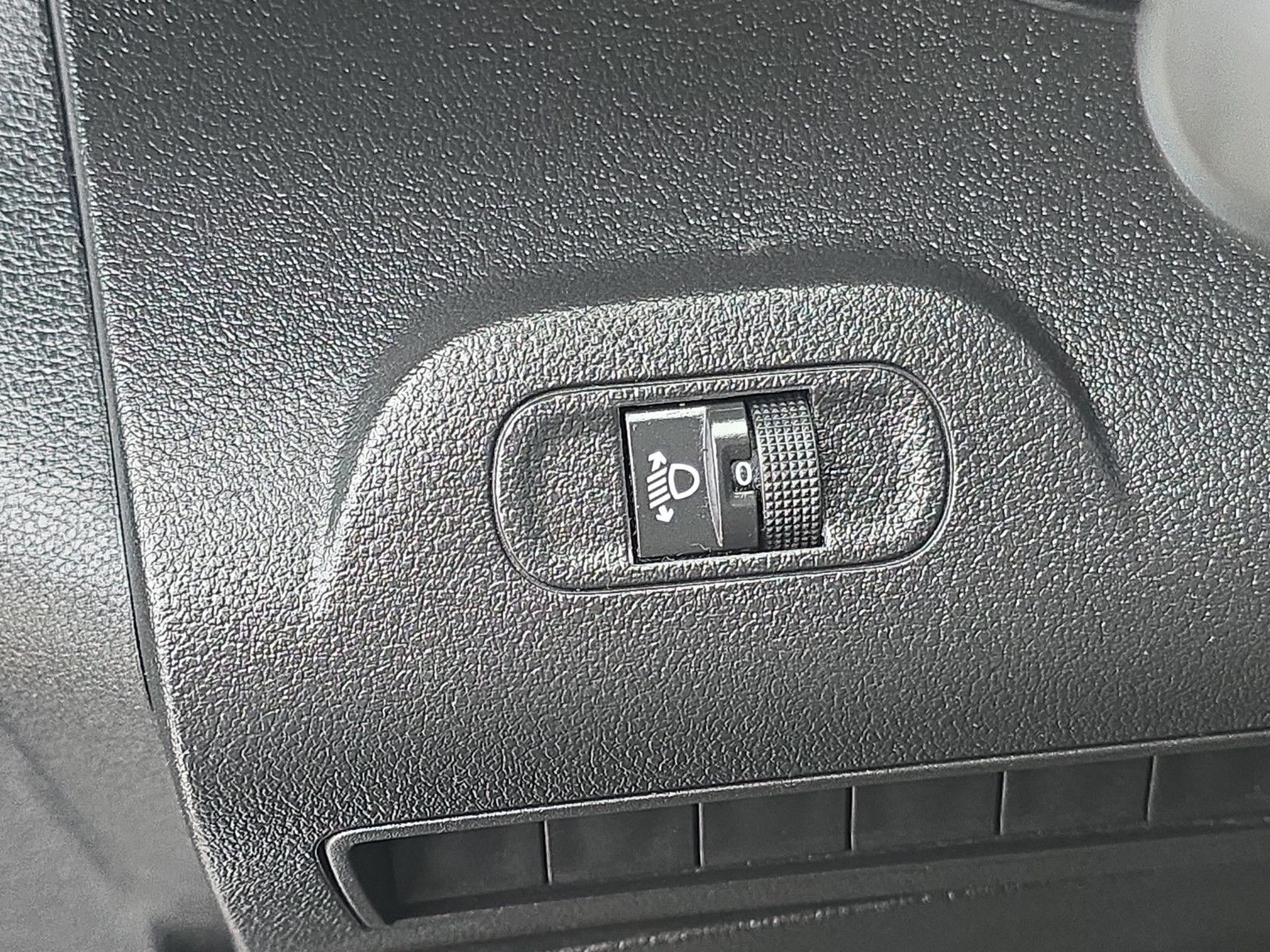 Fahrzeugabbildung Peugeot Partner Asphalt L2 AHK AUTOMATIK TEMPOMAT KAMERA