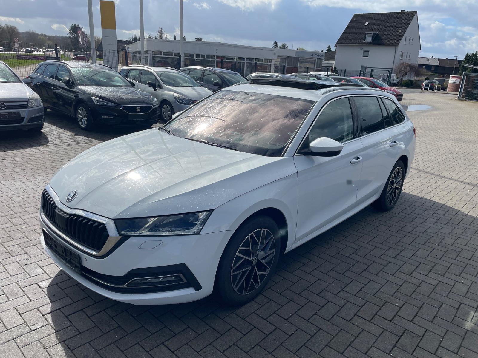 Skoda Octavia DSG Style 4x4 PANO KEYLESS VIRTUAL