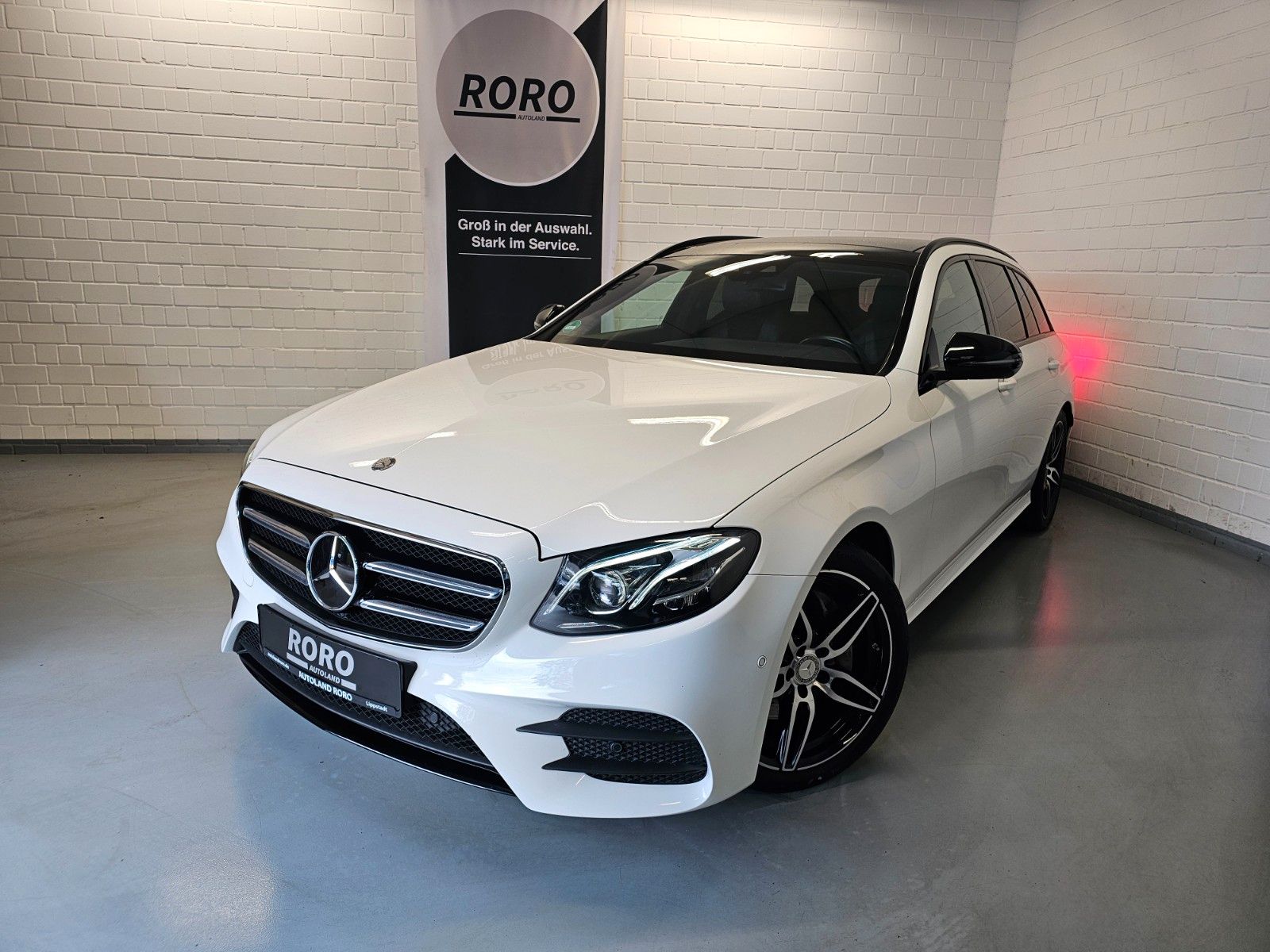 MERCEDES-BENZ E 220d T-Modell  AMG Line + LED/ACC/Pano/Burmest
