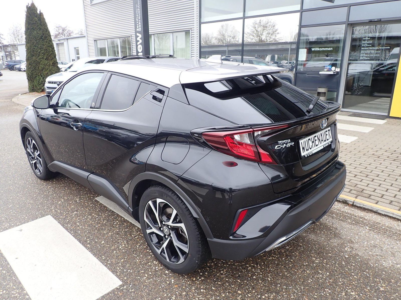 Fahrzeugabbildung Toyota C-HR Hybrid Team D 2.0