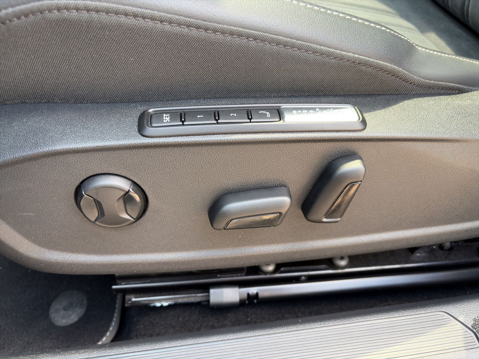Fahrzeugabbildung Volkswagen Golf VIII EDITION 50 Matrix Navi ACC AHK PANO HU