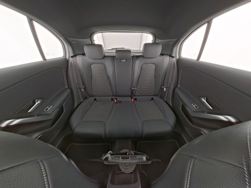 Fahrzeugabbildung Mercedes-Benz A 180 Progressive Kamera+WinterPak+SHZ+LED+MBUX