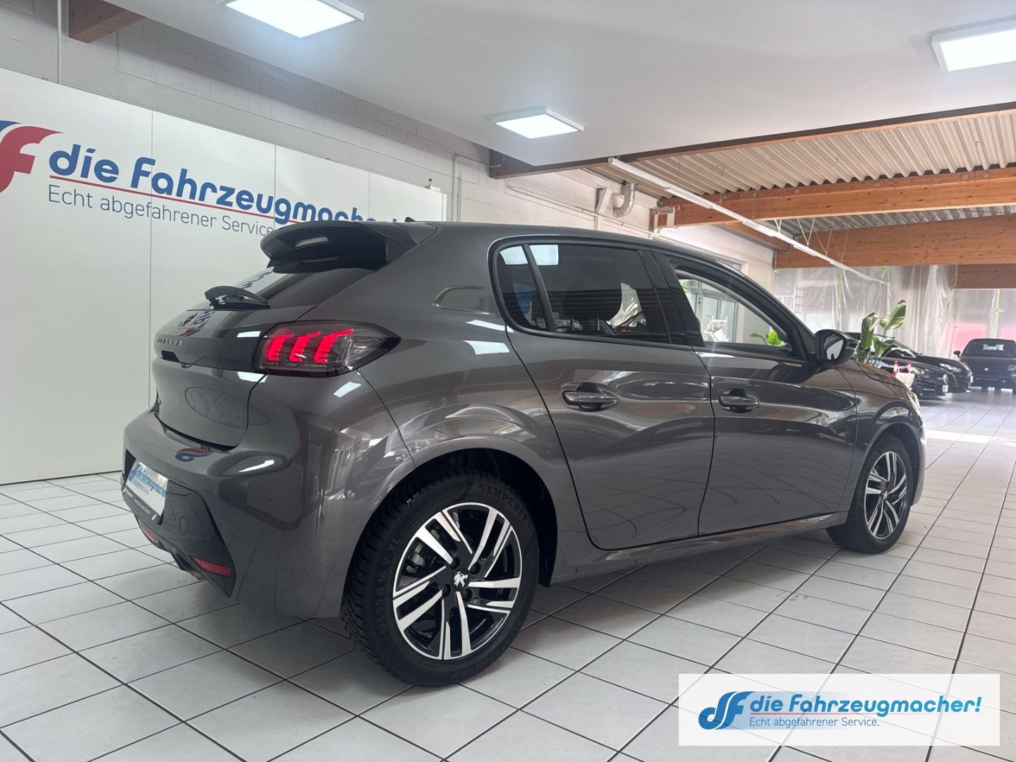Fahrzeugabbildung Peugeot 208 Allure Navi Digitales Cockpit LED Apple CarP
