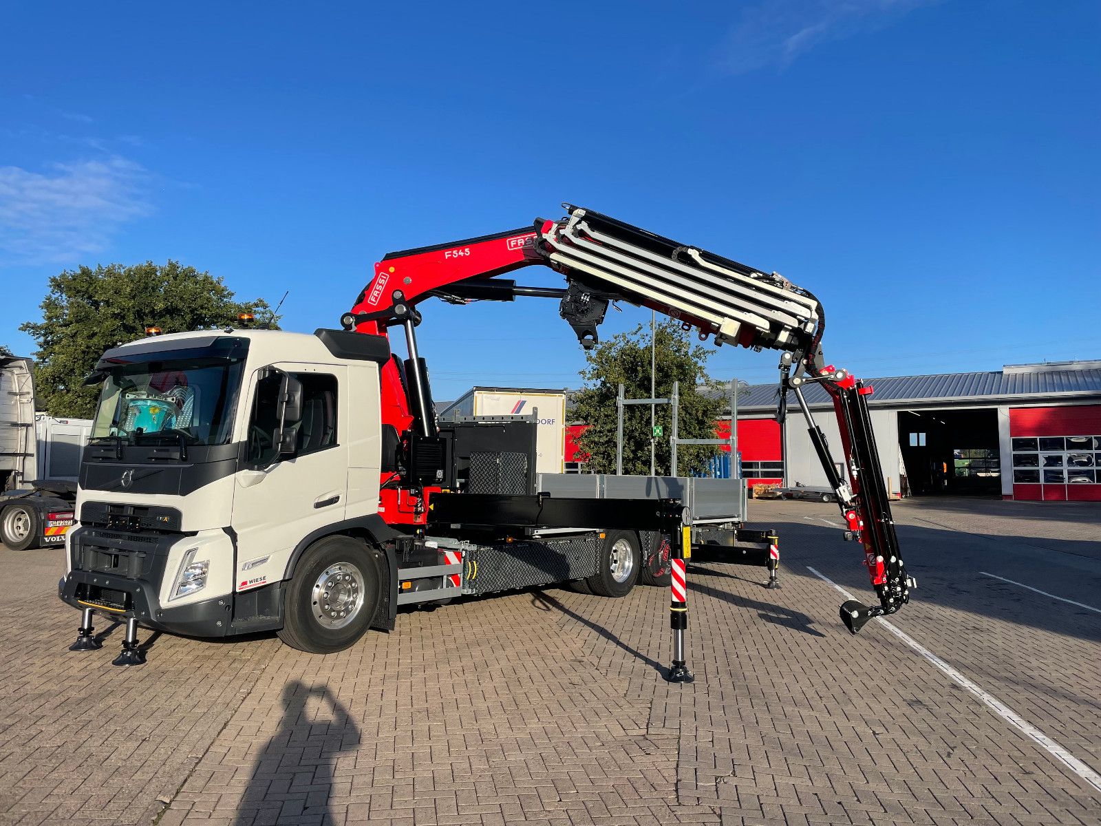 Fahrzeugabbildung Volvo FMX 500  FASSI Ladekran F545 JIB & Winde Sofort