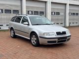 Skoda Octavia Combi 1.6 Style Automatik Style - Skoda Octavia aus 2003