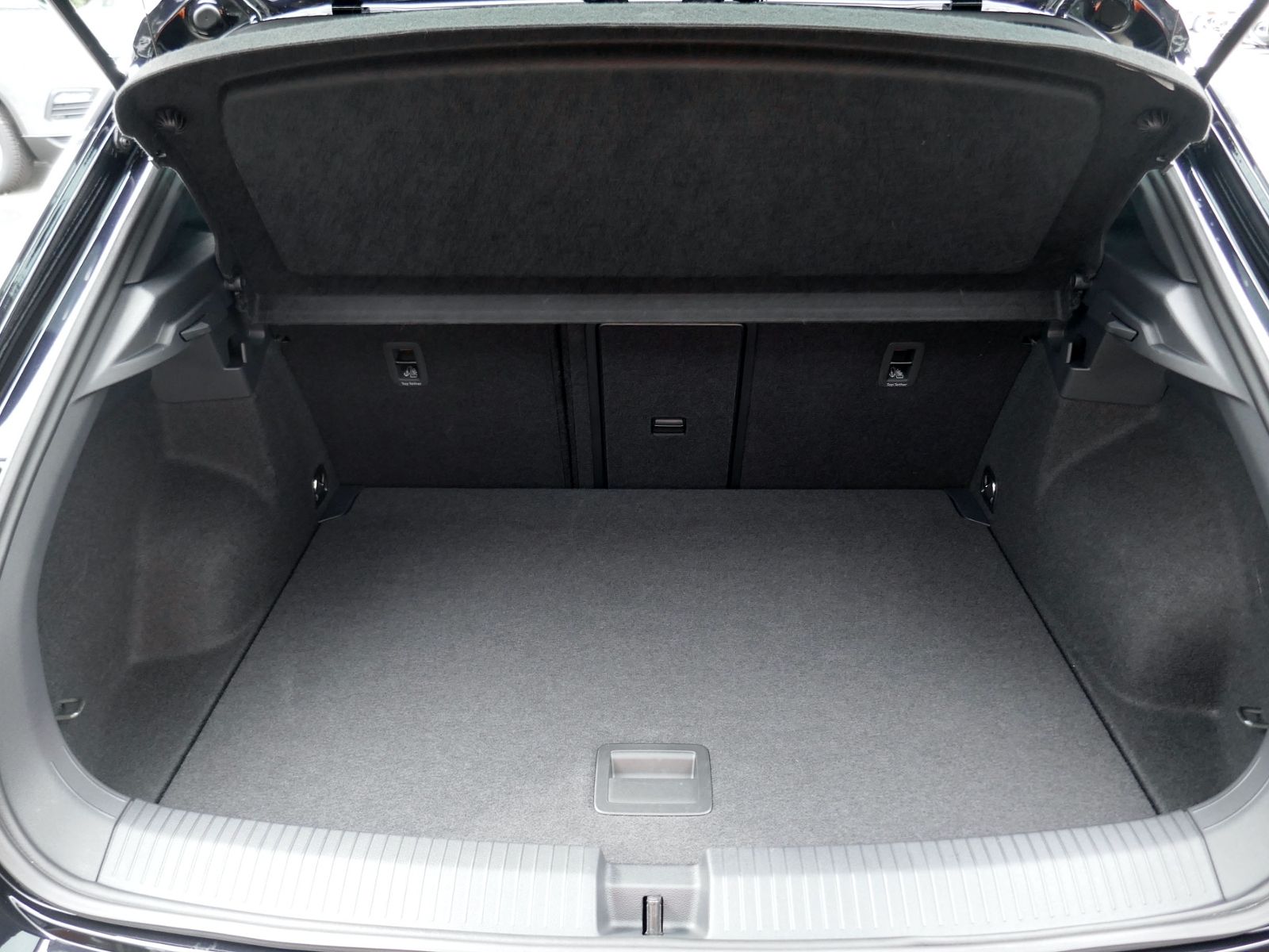 Fahrzeugabbildung Volkswagen T-Roc GOAL 1.5 TSI DSG | LED AHK RFK ACC