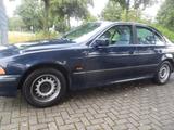 BMW 520i A Limousine Automatik Klima/Schiebedach - BMW 520 mit Benzin-Antrieb: Limousine