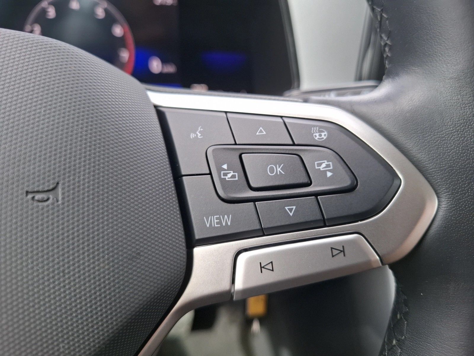 Fahrzeugabbildung Volkswagen T-Roc TSI Life DSG LEDplus CarPlay AID ACC Park-