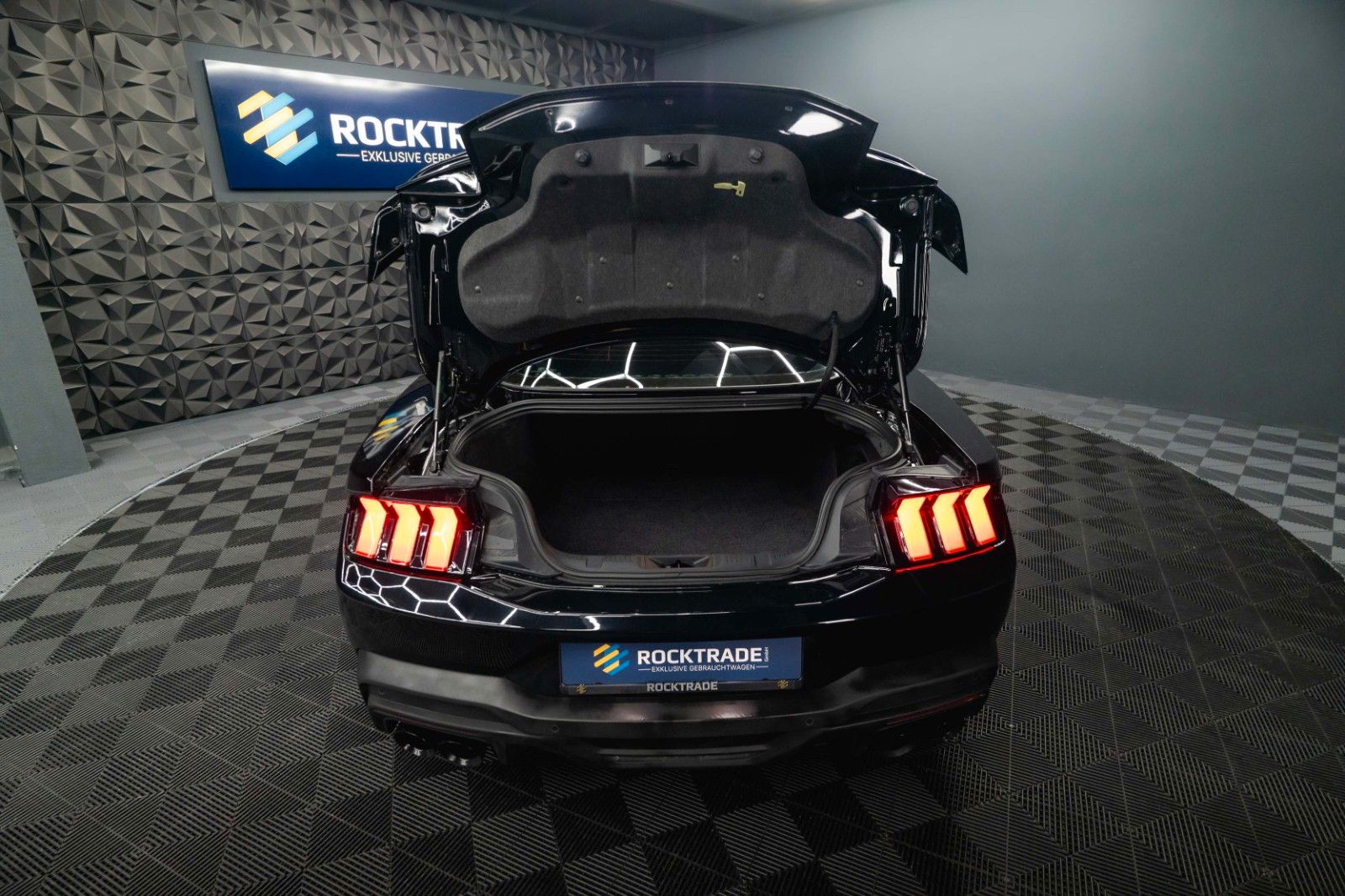 Fahrzeugabbildung Ford Mustang 5.0 Ti-VCT V8 Dark Horse TREMEC 6-Gang