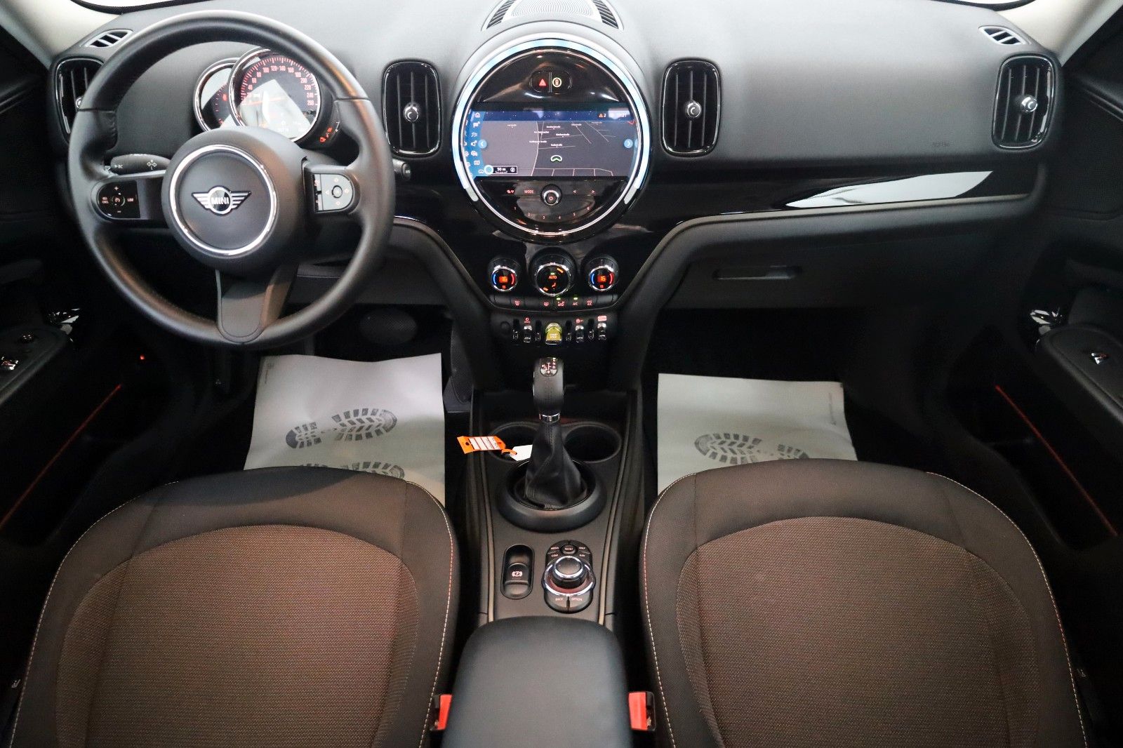 Fahrzeugabbildung MINI Cooper SE Countryman All4 Hybrid Trim ,Navi,LED