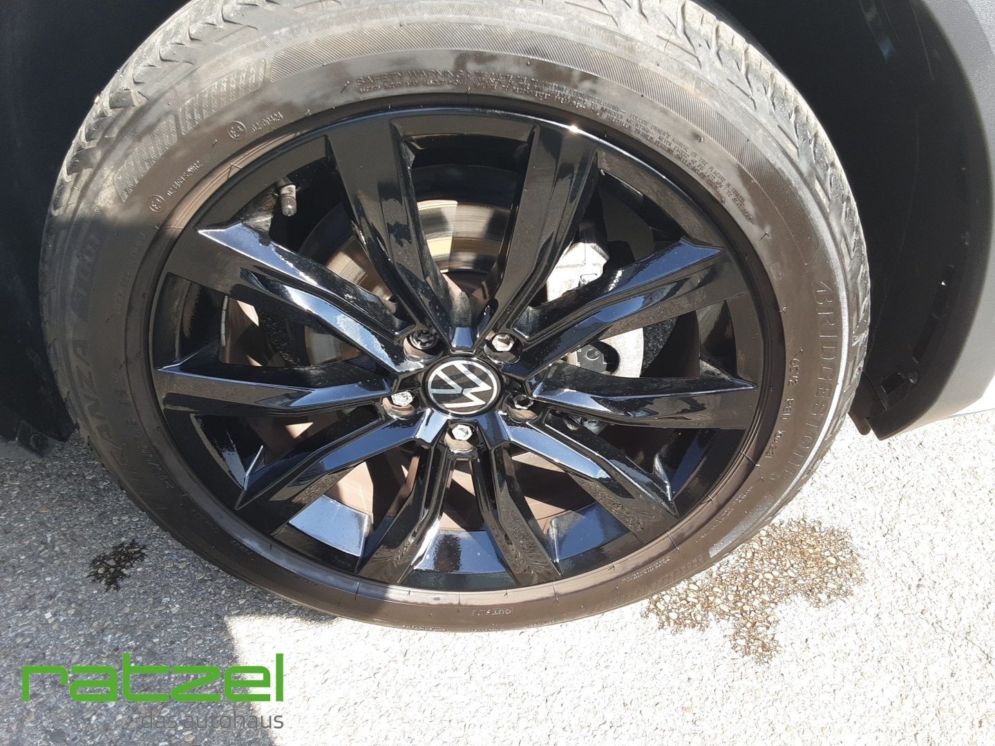 Fahrzeugabbildung Volkswagen T-Roc R-Line 1.5 TSI Sportpaket StandHZG AHK-abn