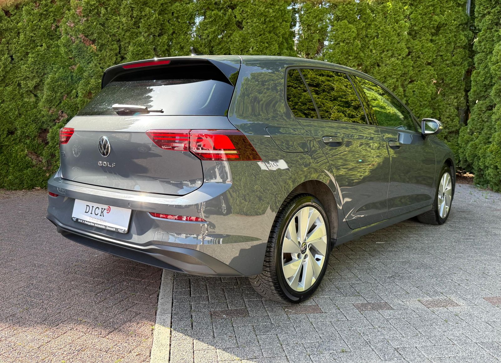 Fahrzeugabbildung Volkswagen Golf Lim. 2.0 TDI DSG Goal LED+KAM+ACC+SHZ+CARPL