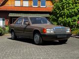 Mercedes-Benz 190 Braun Uni / 5 Gang  - Mercedes-Benz 190: 5.5