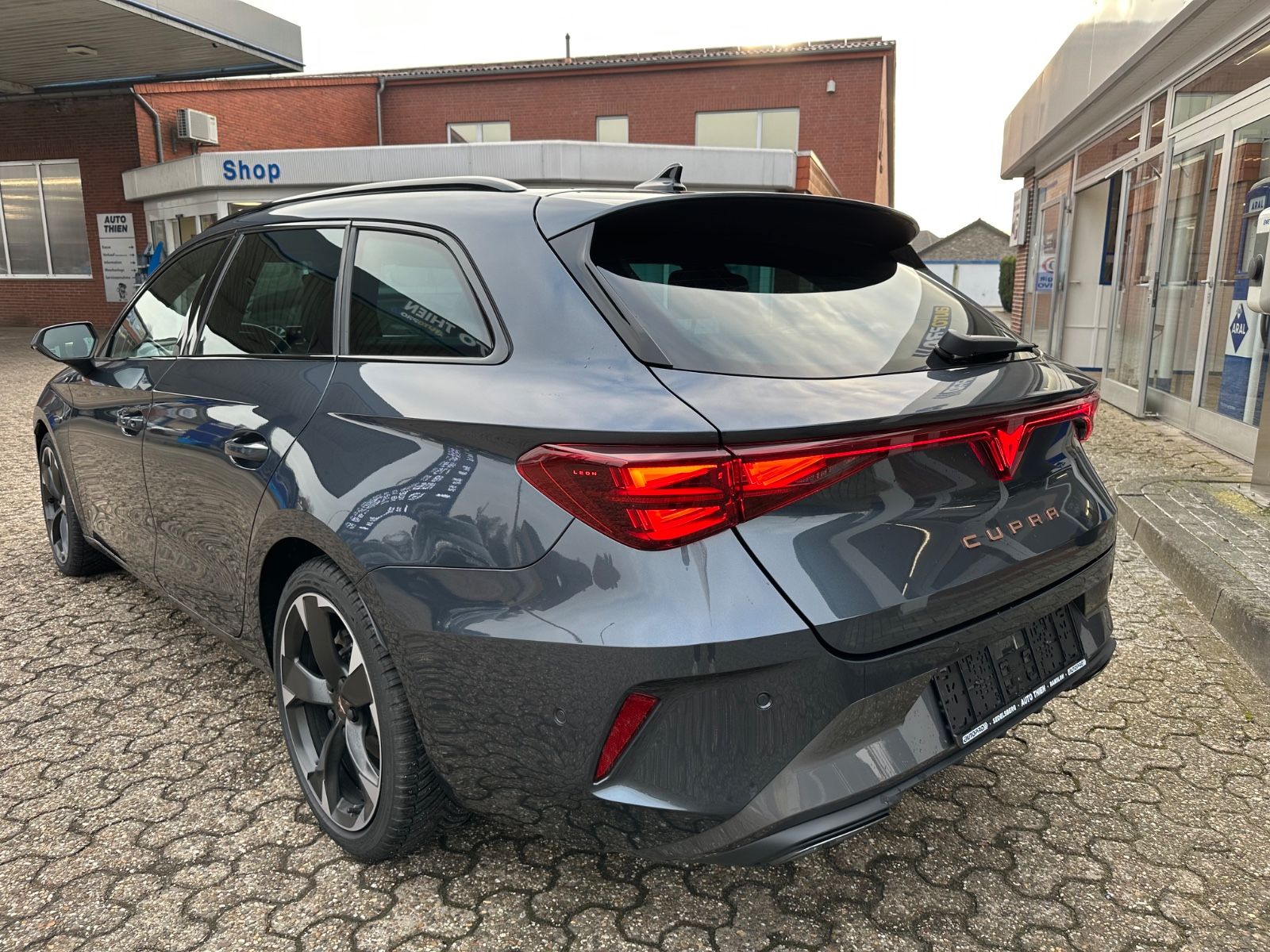 Fahrzeugabbildung CUPRA Leon ST 1.5 eTSI DSG Navi/ACC/AHK/LED/Shzg/GJR