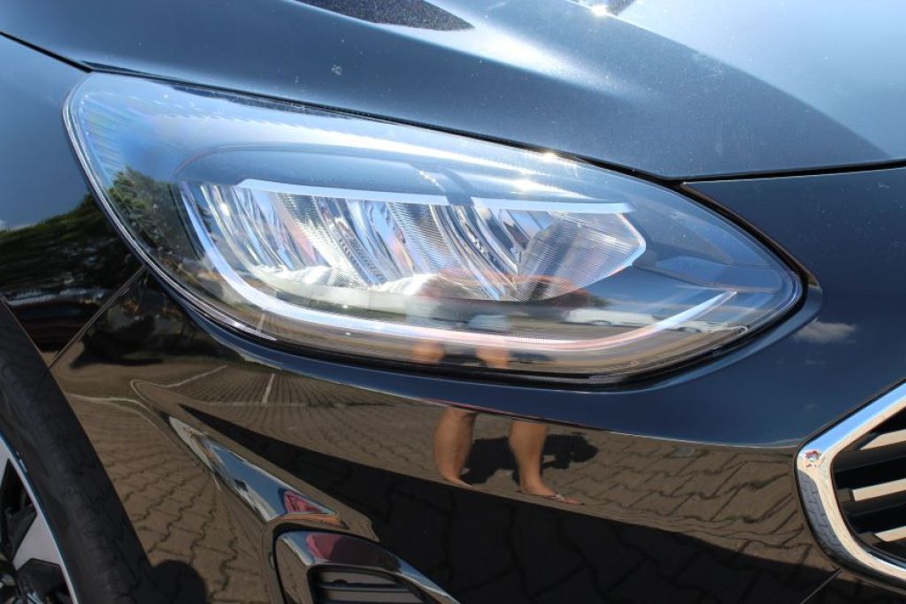 Fahrzeugdetailseite 4 Fahrzeugabbildung Ford Fiesta TITANIUM