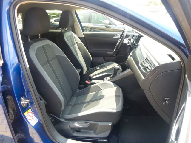 Fahrzeugabbildung Volkswagen Polo VI Highline >AUT/Rückfahrkamera
