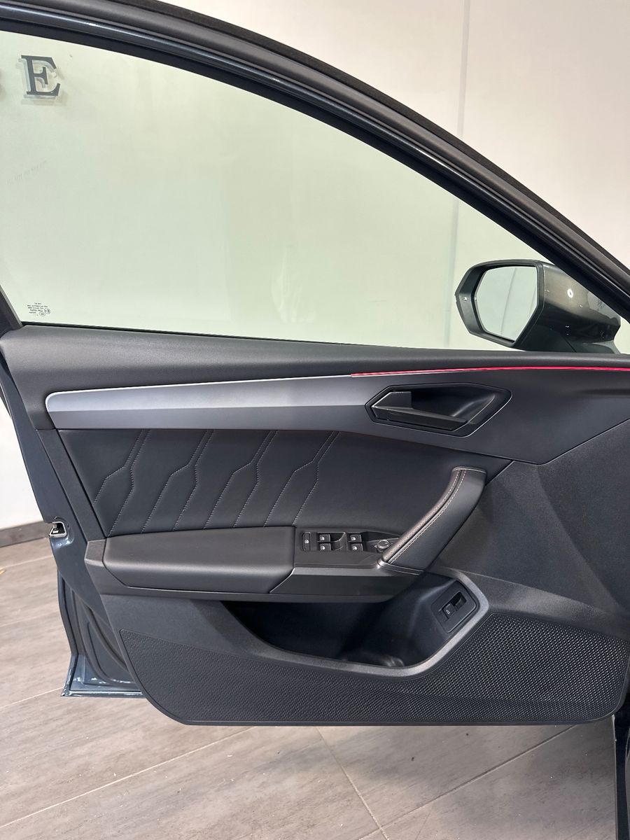Fahrzeugabbildung CUPRA Leon Sportstourer 1.5 eTSI DSG NAV+LED+ACC+KAM