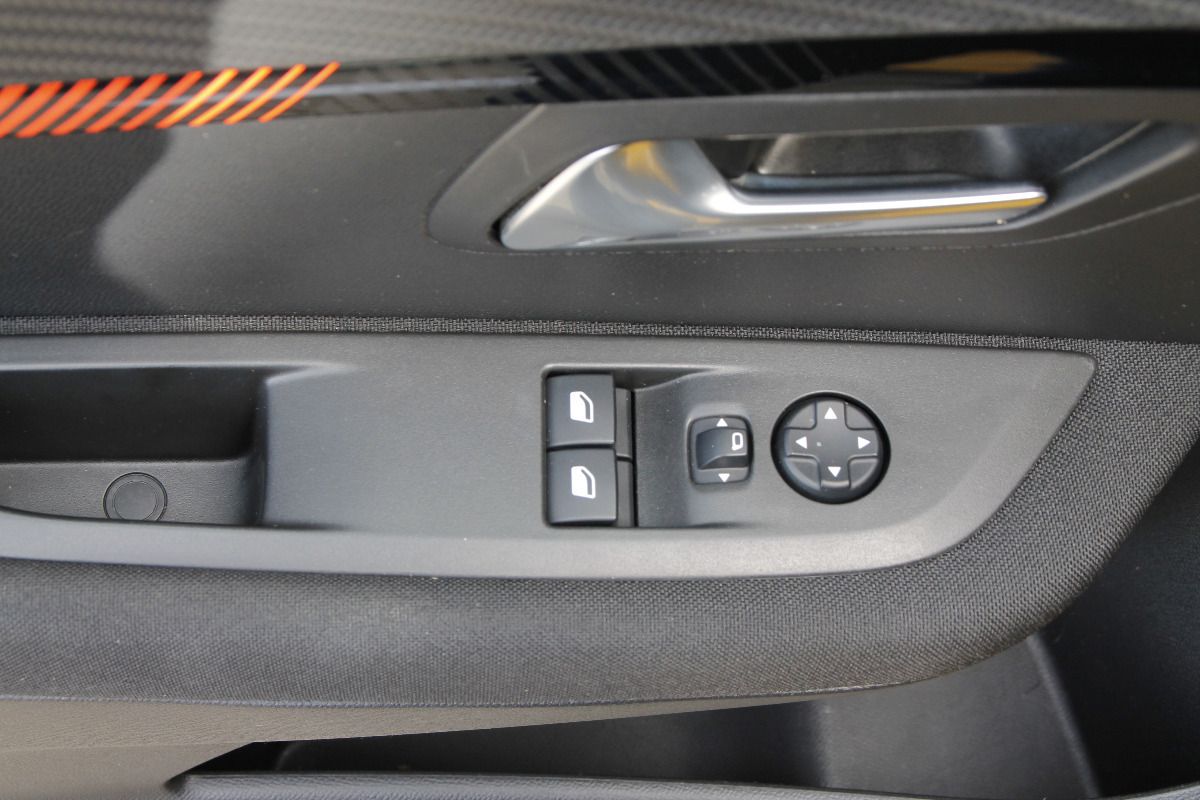 Fahrzeugabbildung Peugeot e-208 Active