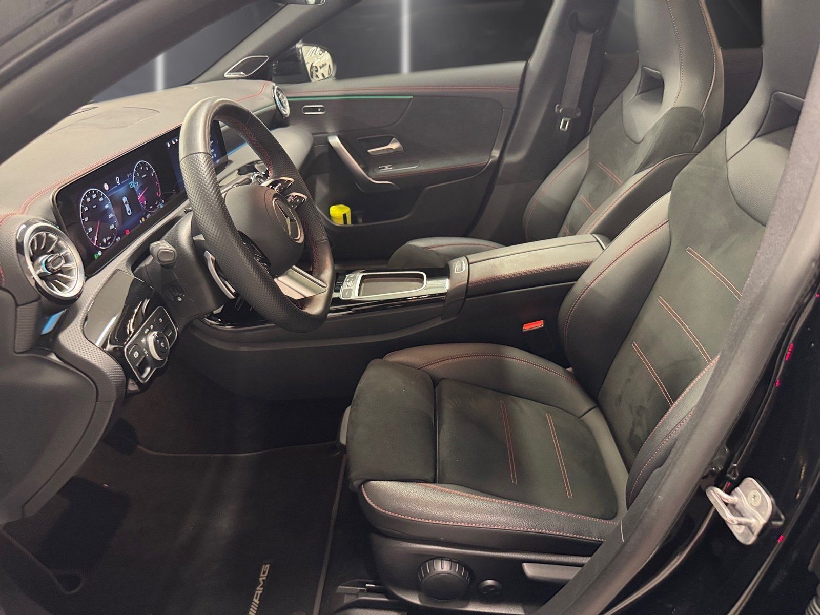 Fahrzeugabbildung Mercedes-Benz CLA 200 AMG*Pano*Burmester*20"*Night*360°*MuBeam