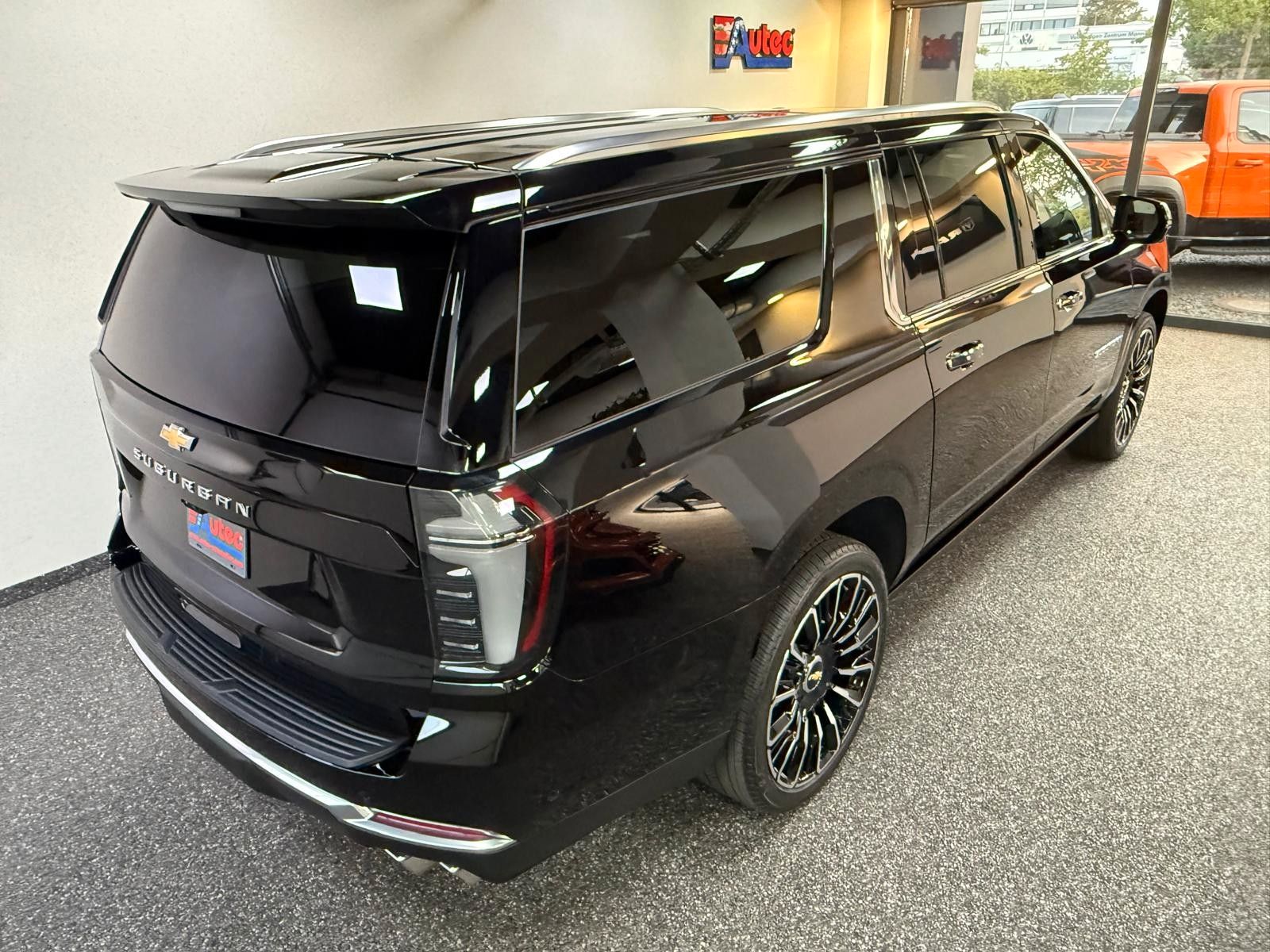 Fahrzeugabbildung Chevrolet 2026 SUBURBAN HIGH COUNTRY 24"-PANORAMA