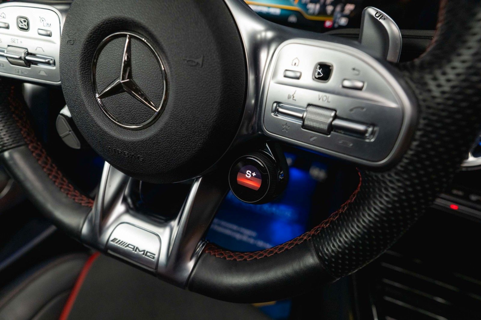 Fahrzeugabbildung Mercedes-Benz CLA 35 AMG 4Matic Performance Night-Paket | Pano