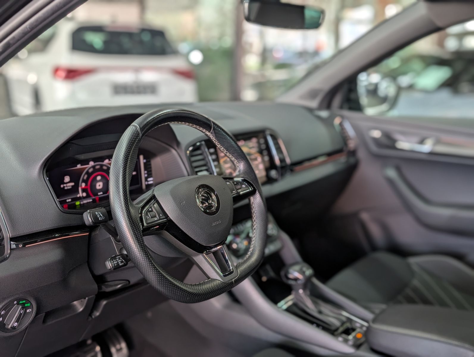 Fahrzeugabbildung SKODA Karoq Sportline 4x4 2.0 TSI ACC APP 4xSHZ AMBI