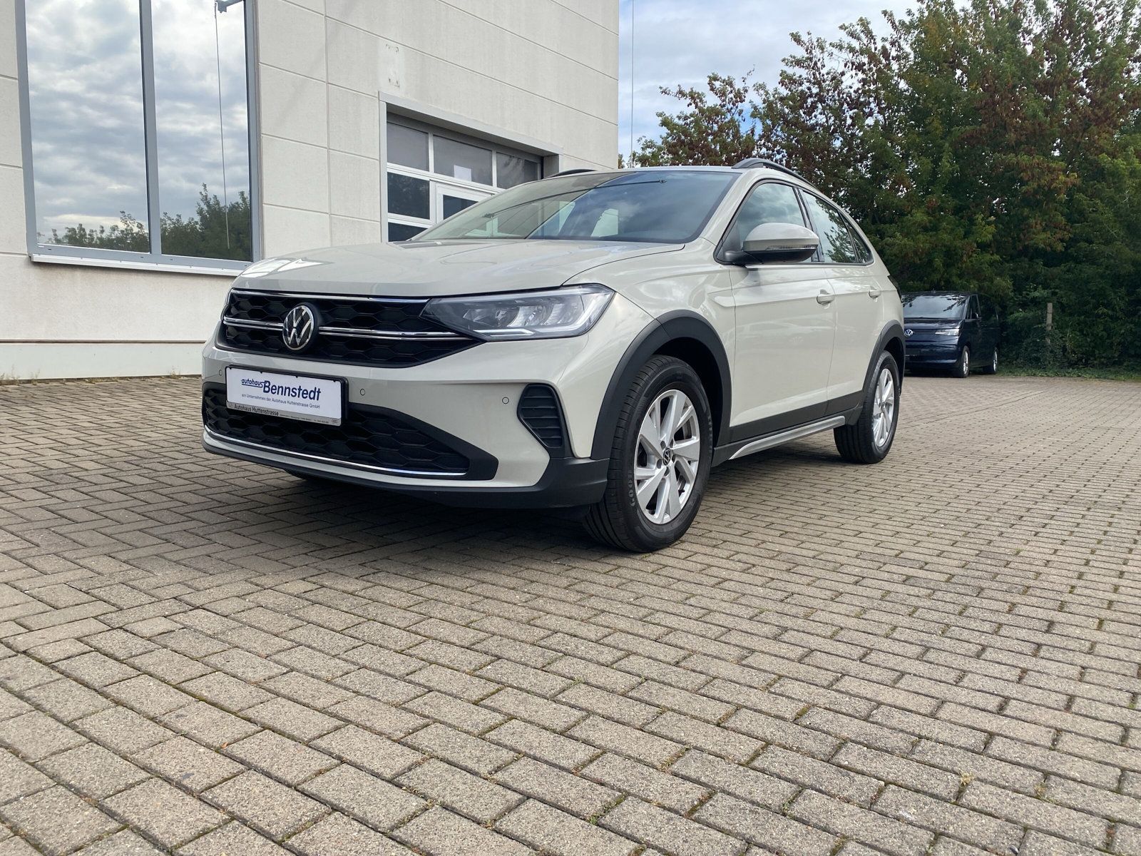 Fahrzeugabbildung Volkswagen Taigo 1.0 TSI Life LED APP PDC SHZ LM17