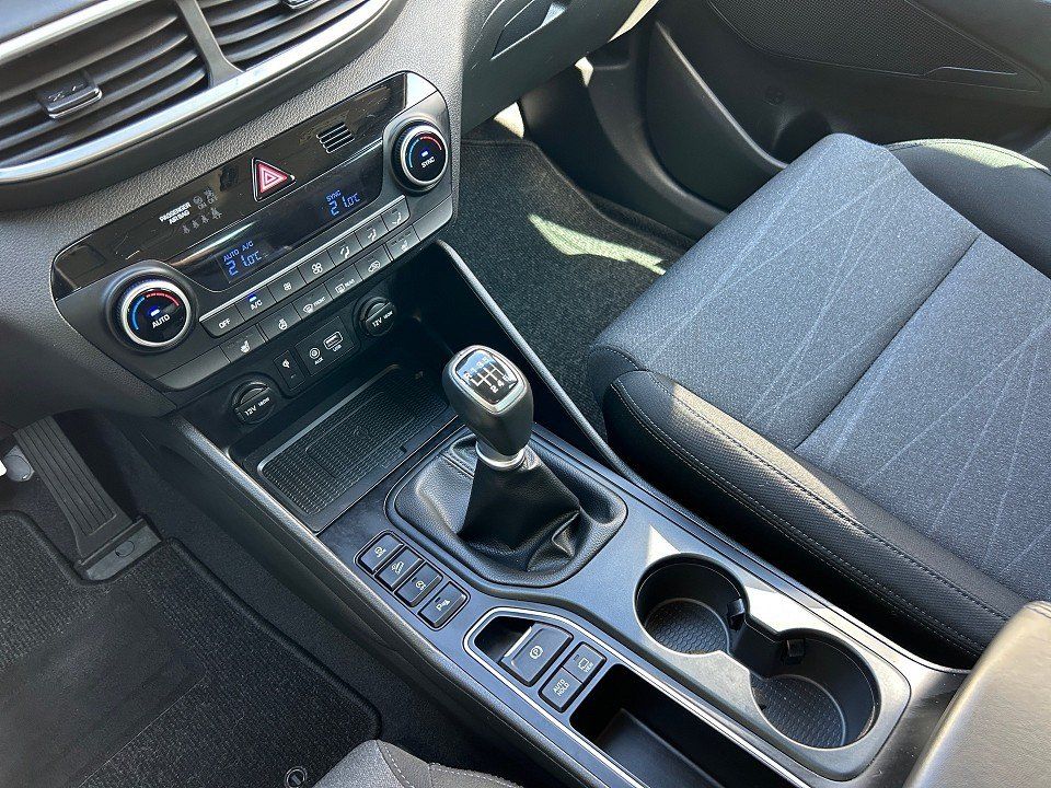 Fahrzeugabbildung Hyundai TUCSON 1.6 CRDi 2WD STYLE CARPLAY+360°+NAV+SHZ++