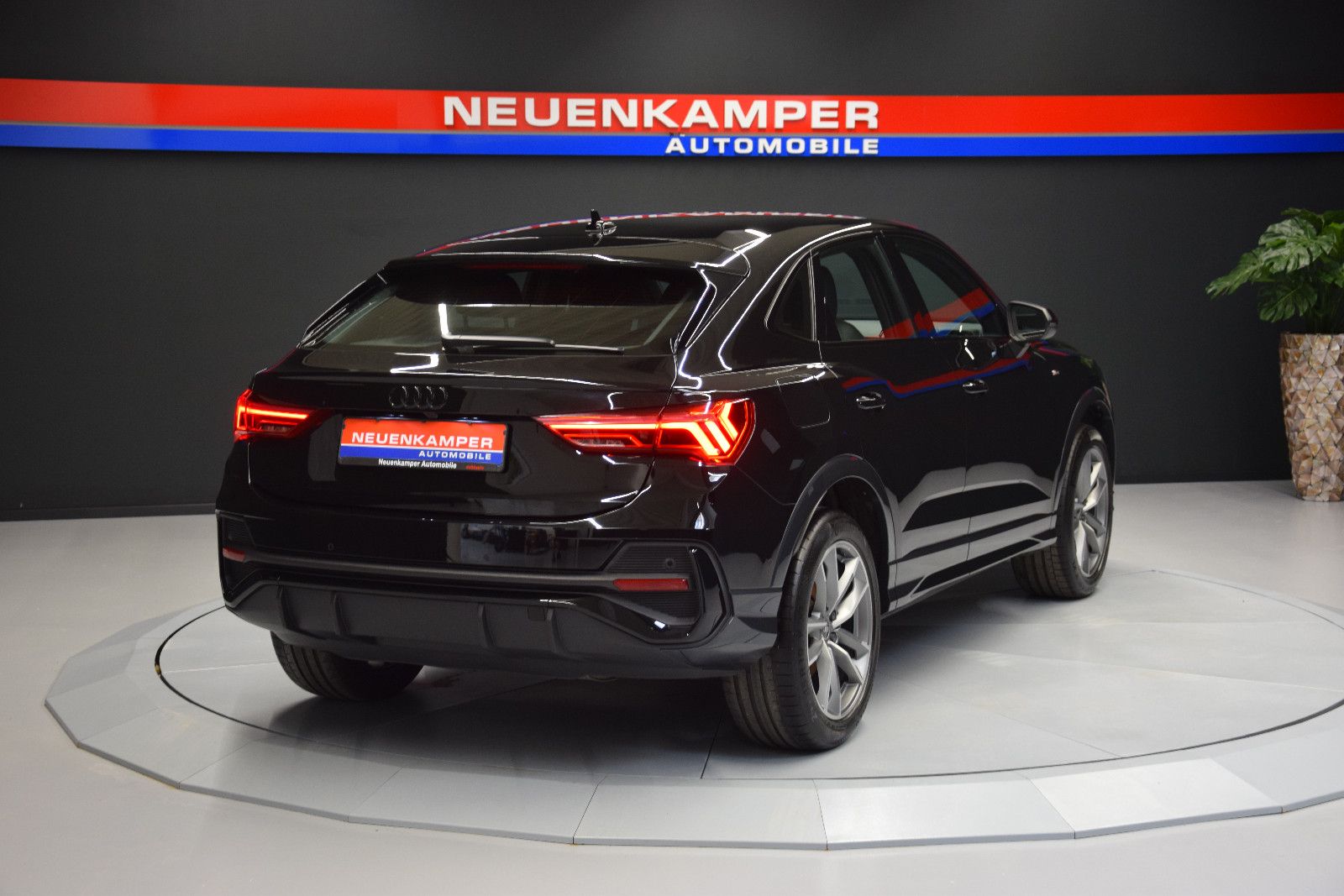 Fahrzeugabbildung Audi Q3 Sportback 45 TFSI e S line ACC Ambiente el.Hk