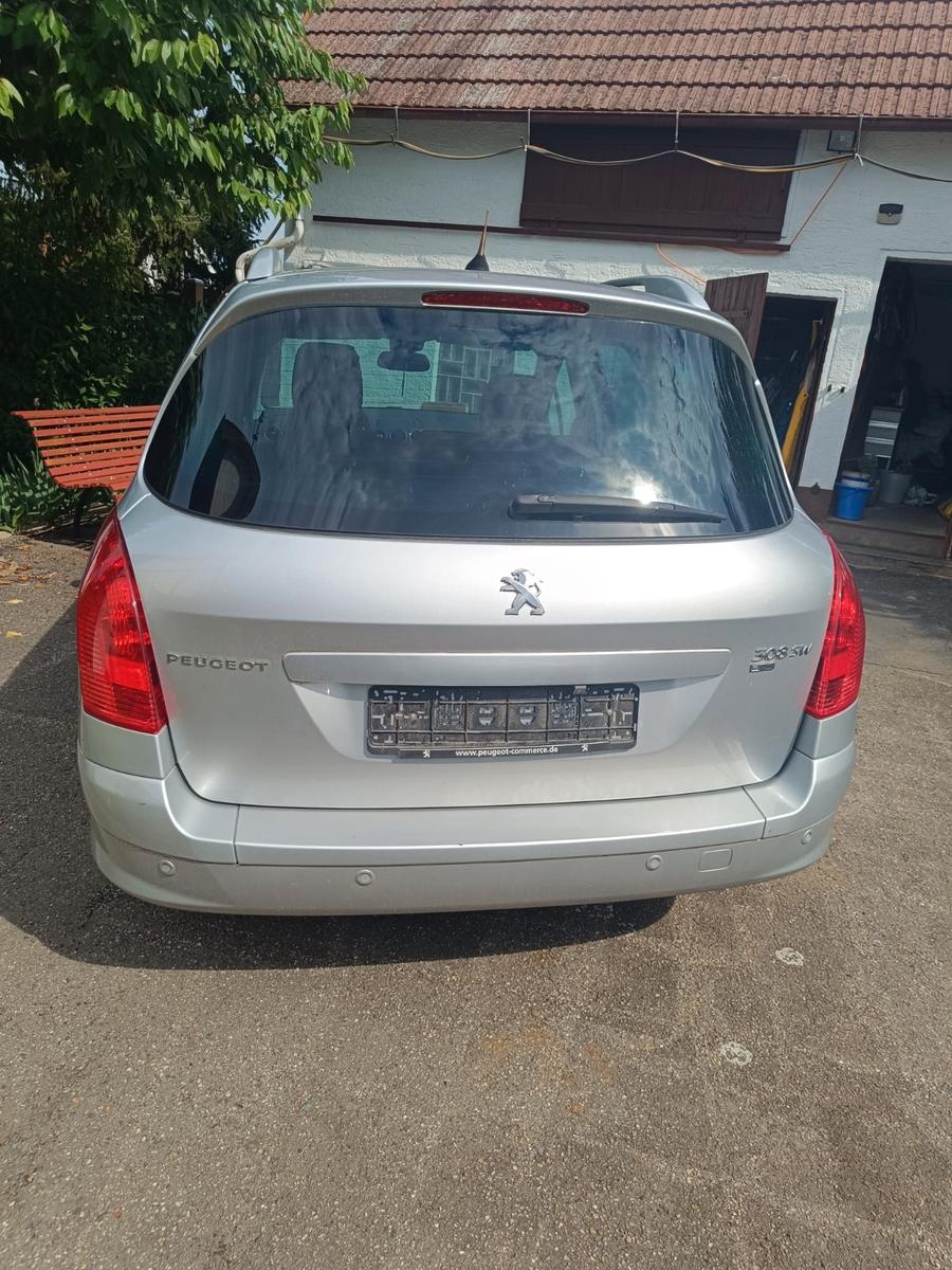 Peugeot 308 2013 — rear view