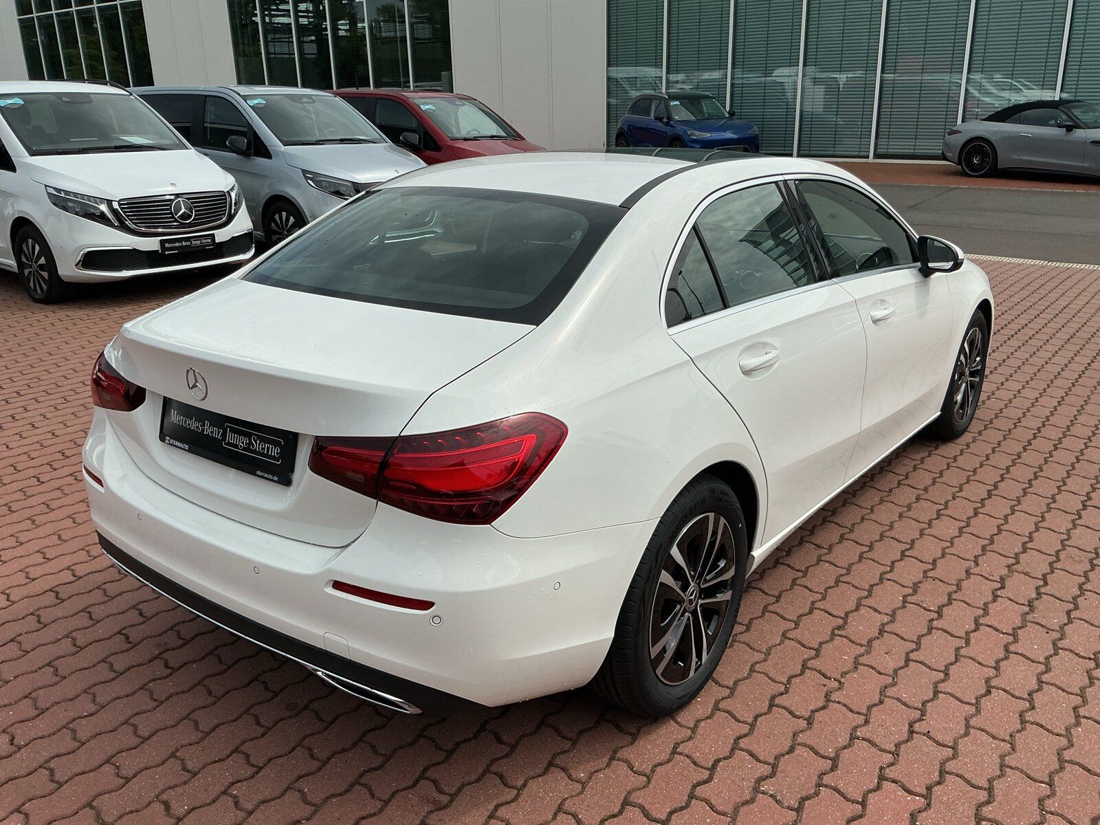Mercedes-Benz A 180 Limousine Progr PanoD Distro Winterp RüKam foto 4