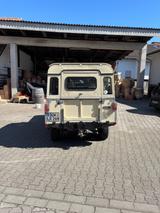 Land Rover Defender - Land Rover Defender mit Benzin-Antrieb: Schwarz