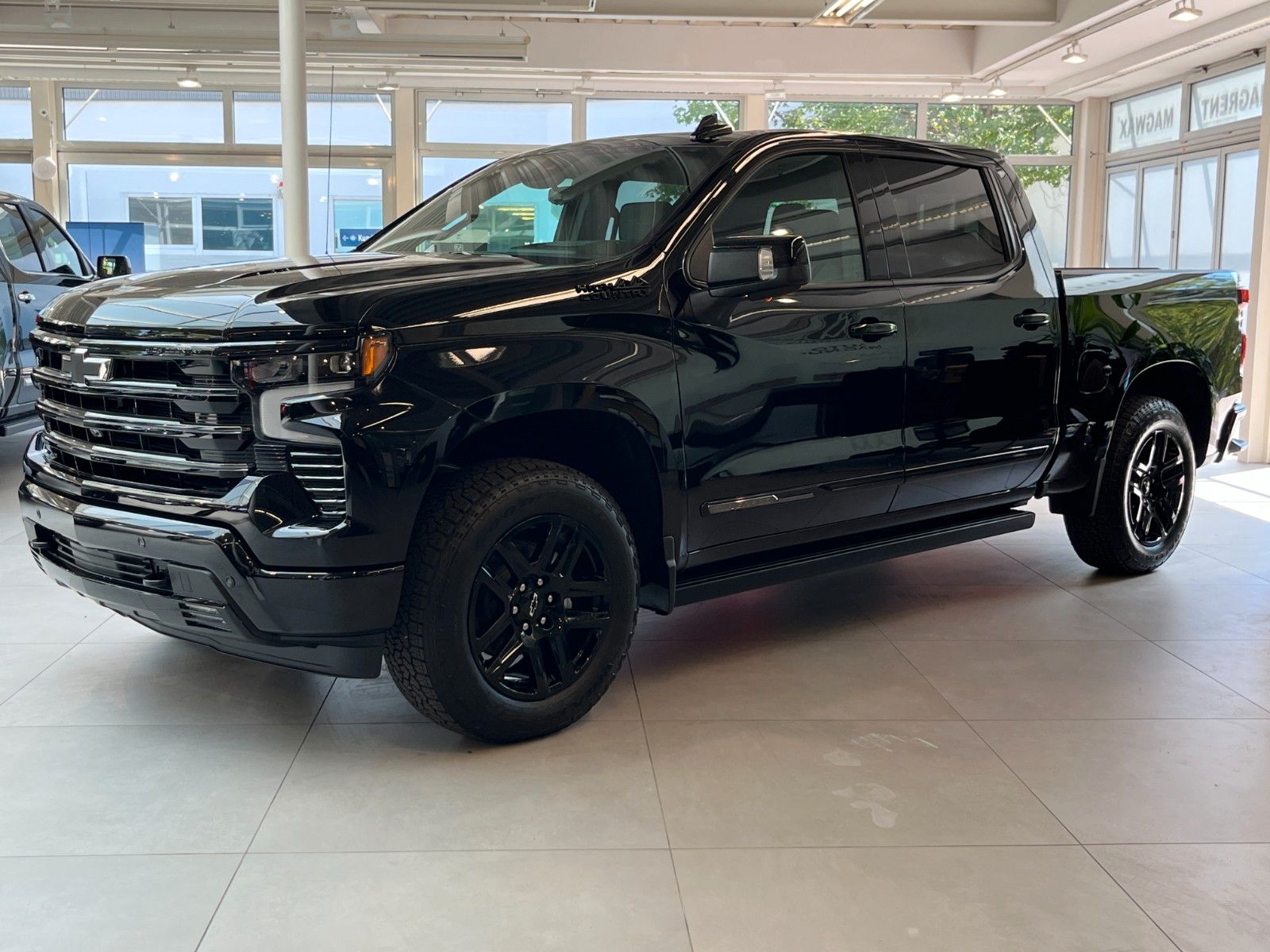 Fahrzeugabbildung Chevrolet Silverado 6.2 V8 High Country Midnight*LPG*360°