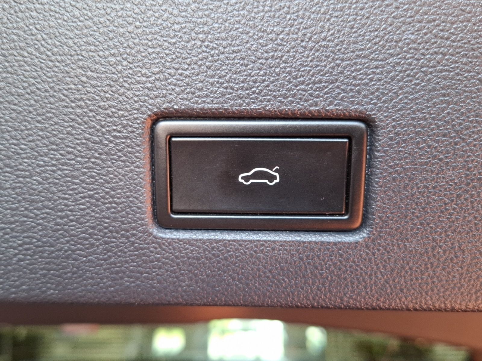 Fahrzeugabbildung Volkswagen T-Roc TDI Style 4M LED Navi AHK ACC SH