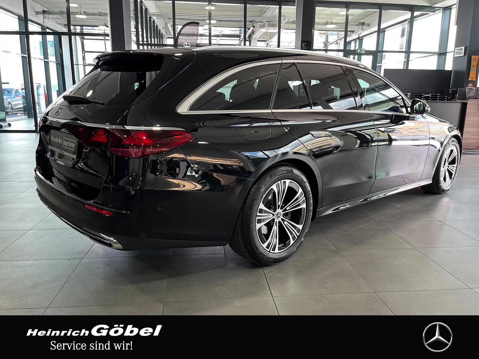 Fahrzeugabbildung Mercedes-Benz E 220 d T AVANTGARDE+FAHR-ASSIST+360°+DIGITAL.L