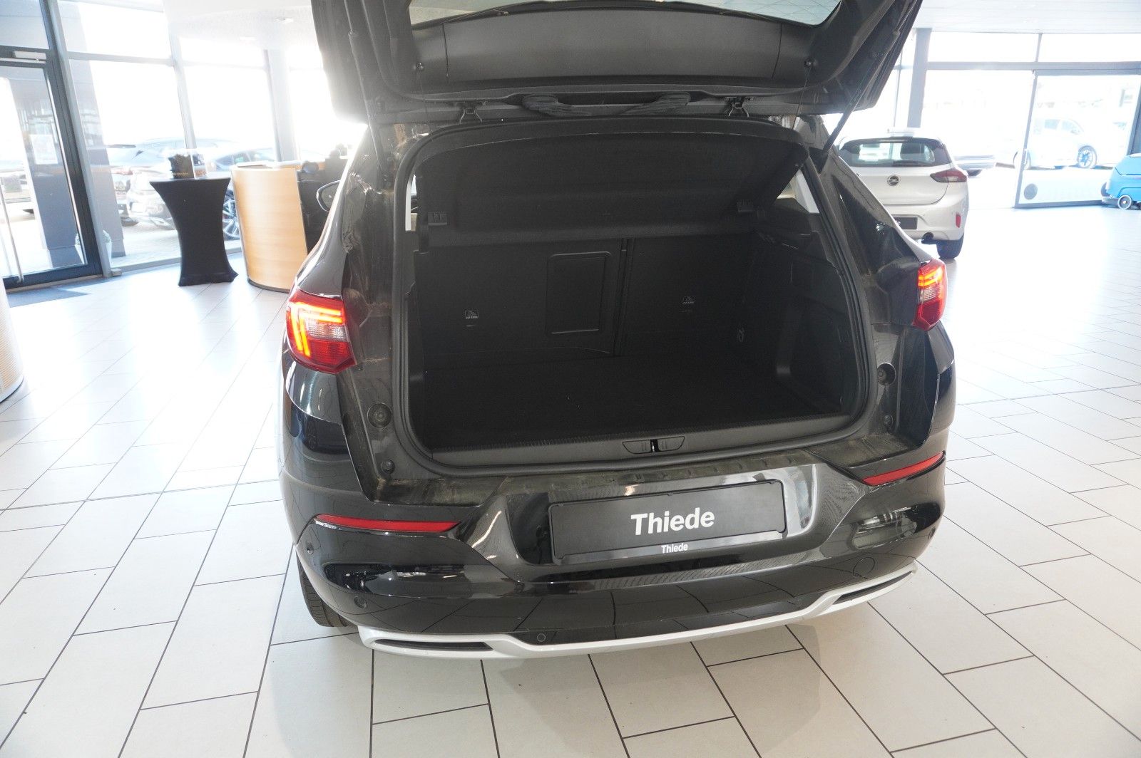 Fahrzeugabbildung Opel Grandland (X) ULTIMATE 4HYBRID NAVI/LED/360°/DAB