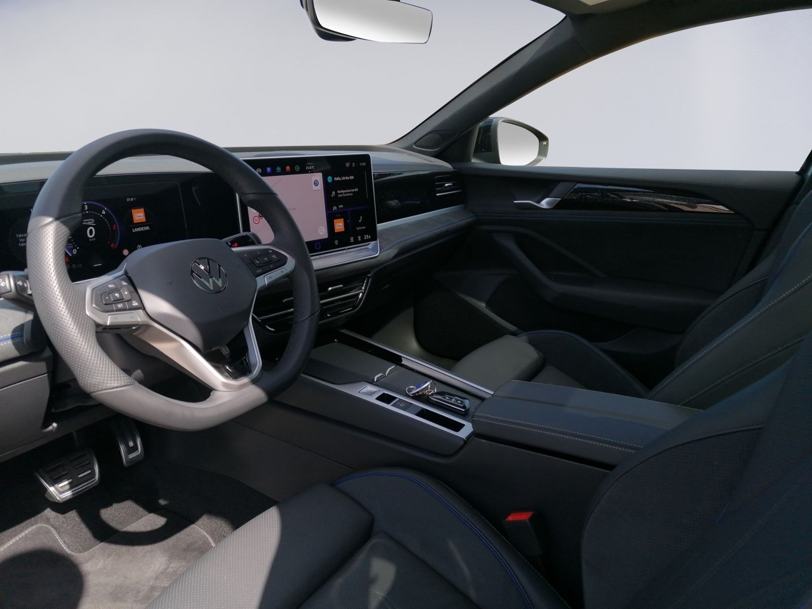 Passat R-Line 2.0 TDI 4MO STHZ+LEDER+AHK+PANO+