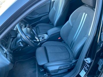 Bild 18 BMW 118 i Lim. Sport Line*AT*CARPLAY*SHZ*LED*NAV*