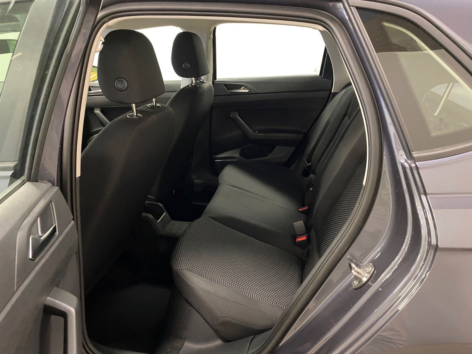 Fahrzeugabbildung Volkswagen Polo 1.0 MPI+SITZHEIZUNG+PARKSENSOREN+AppConnect