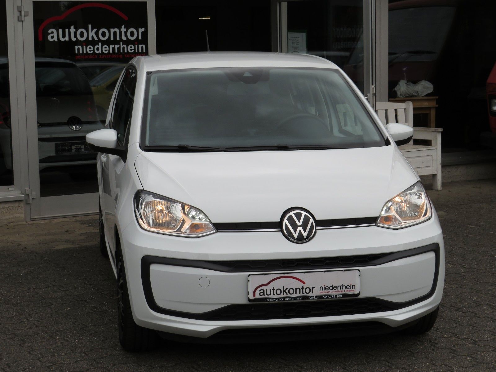 Fahrzeugabbildung Volkswagen up! 4-T. KLIMA MAPS & MORE TELVOR. DAB ZV 1.HAND