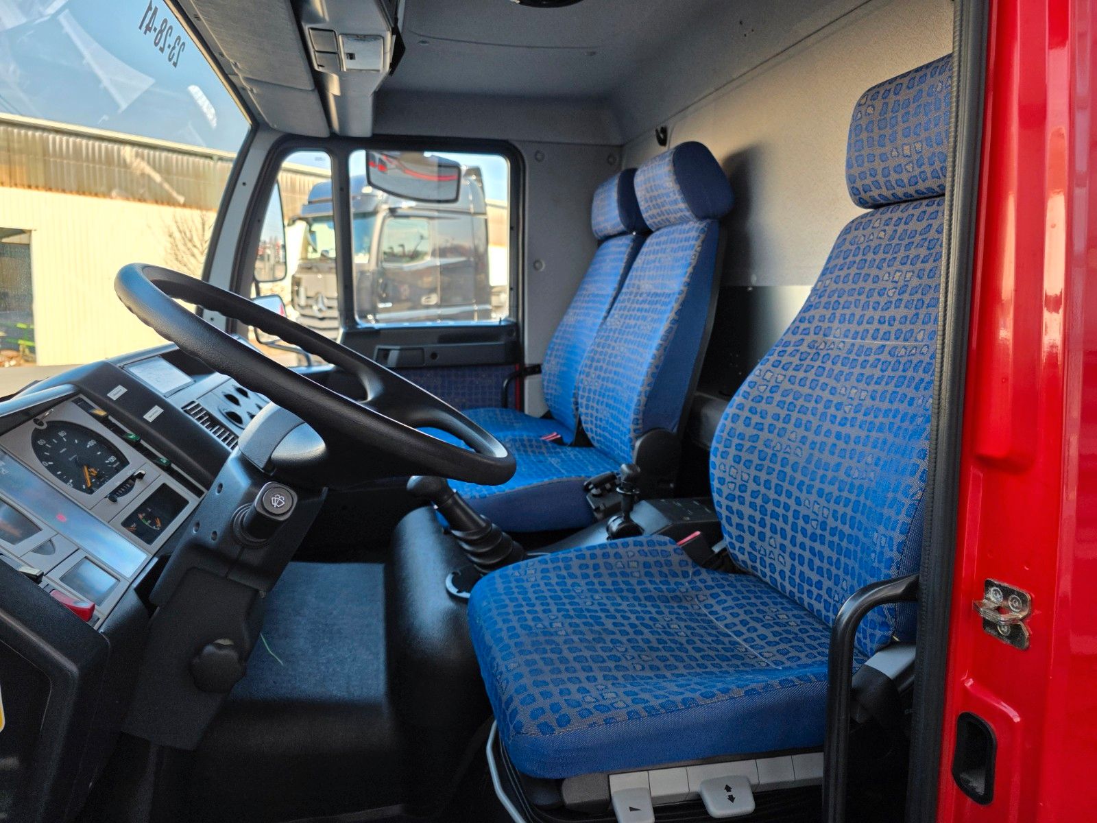 Fahrzeugabbildung MAN LE 8.150 Schaum 2.500 Liter Schmitz SLF 25/25