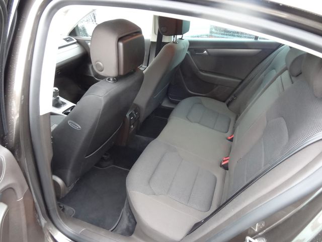 Fahrzeugabbildung Volkswagen Passat Lim. Comfort/Xenon/Navi/140PS/2.Hd/