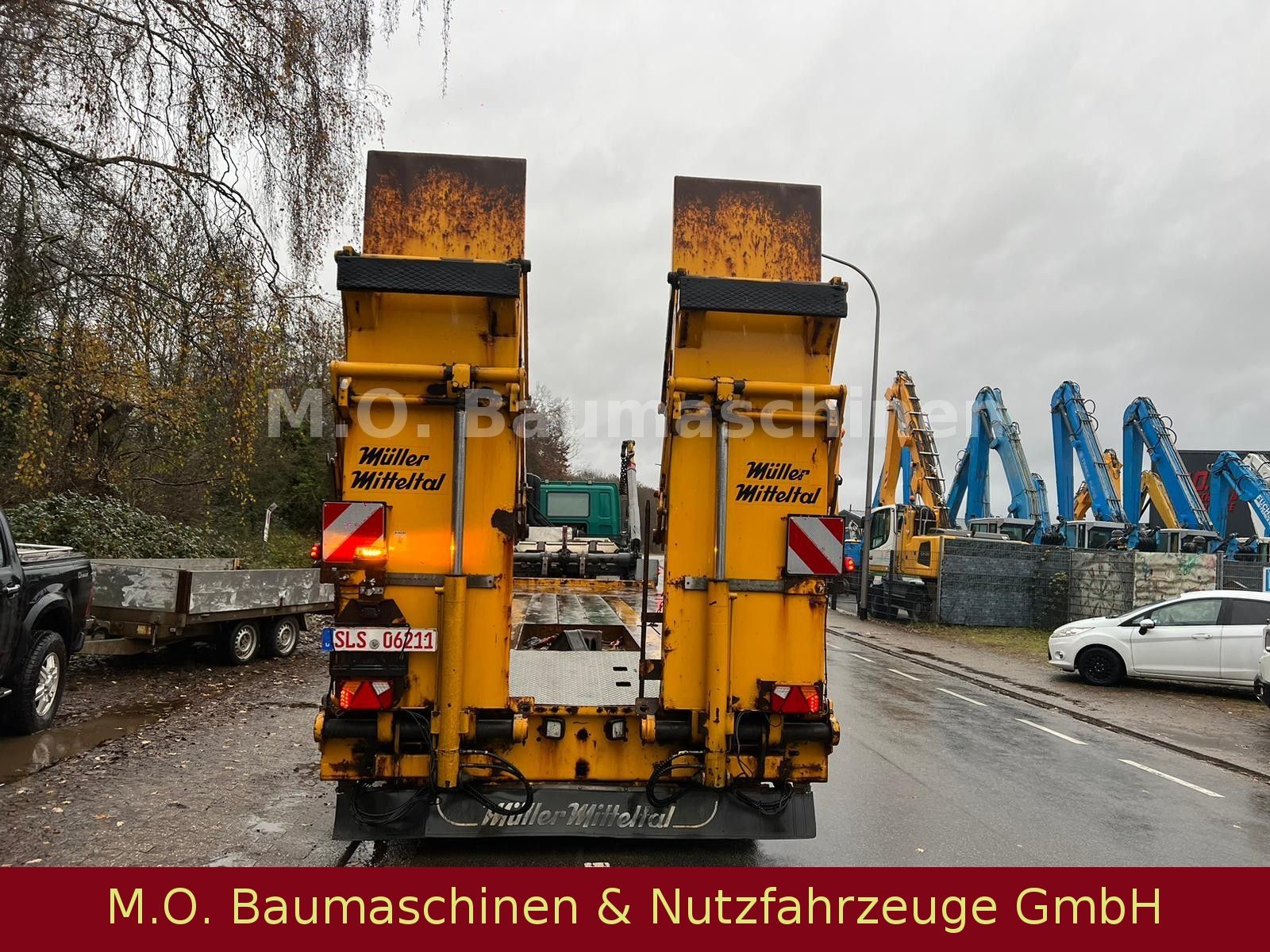 Fahrzeugabbildung Müller-Mitteltal PT 30,0 Kompakt / 3 Achser / Blatt /hydr. Rampen