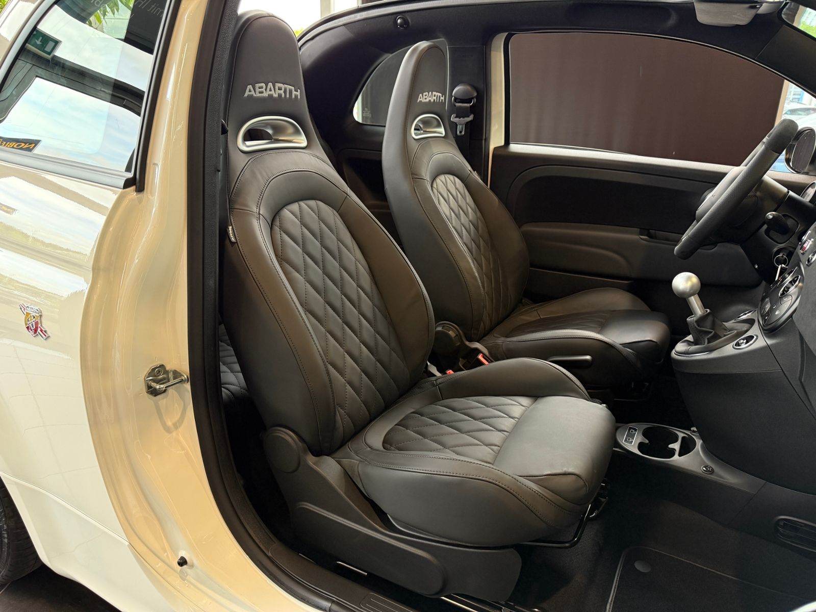 Fahrzeugabbildung Abarth 695C 695 C SHZ BEATS NAVI LEDER