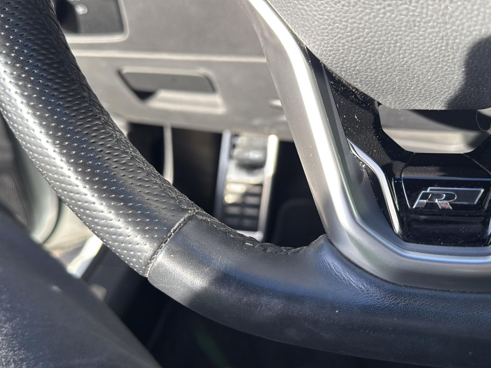 Fahrzeugabbildung Volkswagen Passat Variant Business/ AHK / Bremsen vo+hi neu