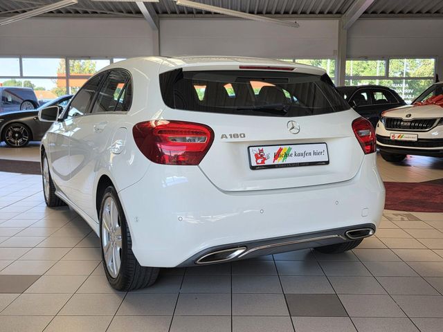 MERCEDES-BENZ A 180 — Foto 5