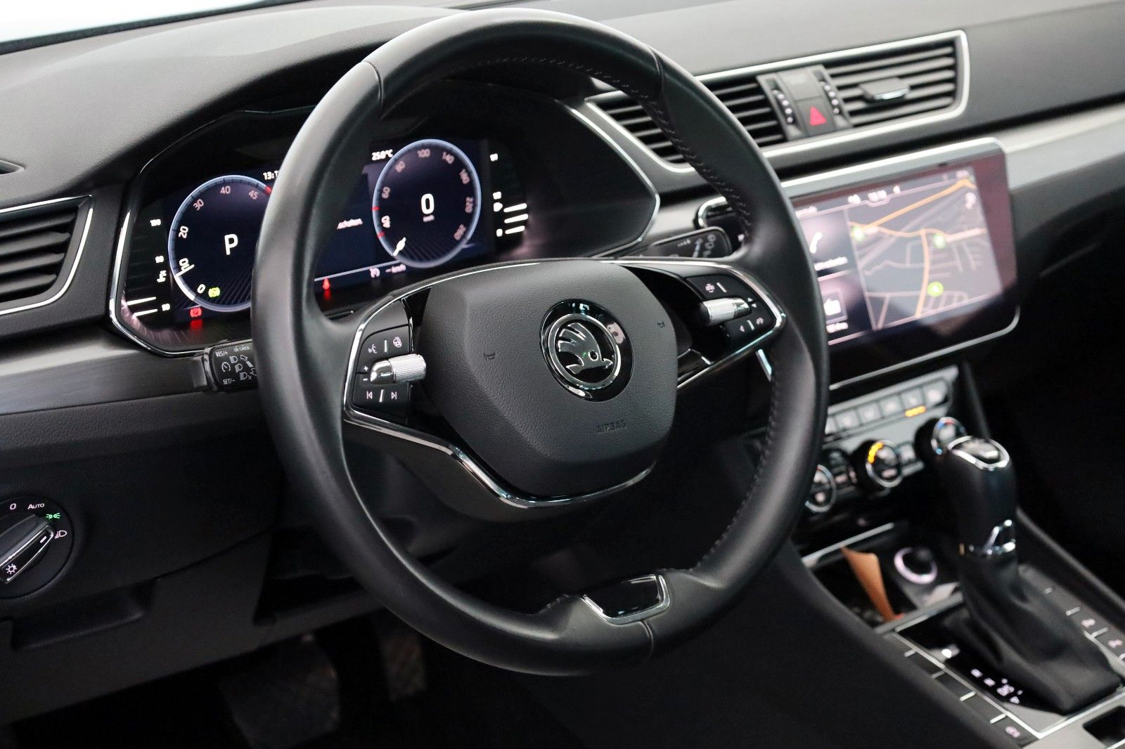 Fahrzeugabbildung SKODA Superb Combi Style Leder,Navi,LED,Memory,Virtual