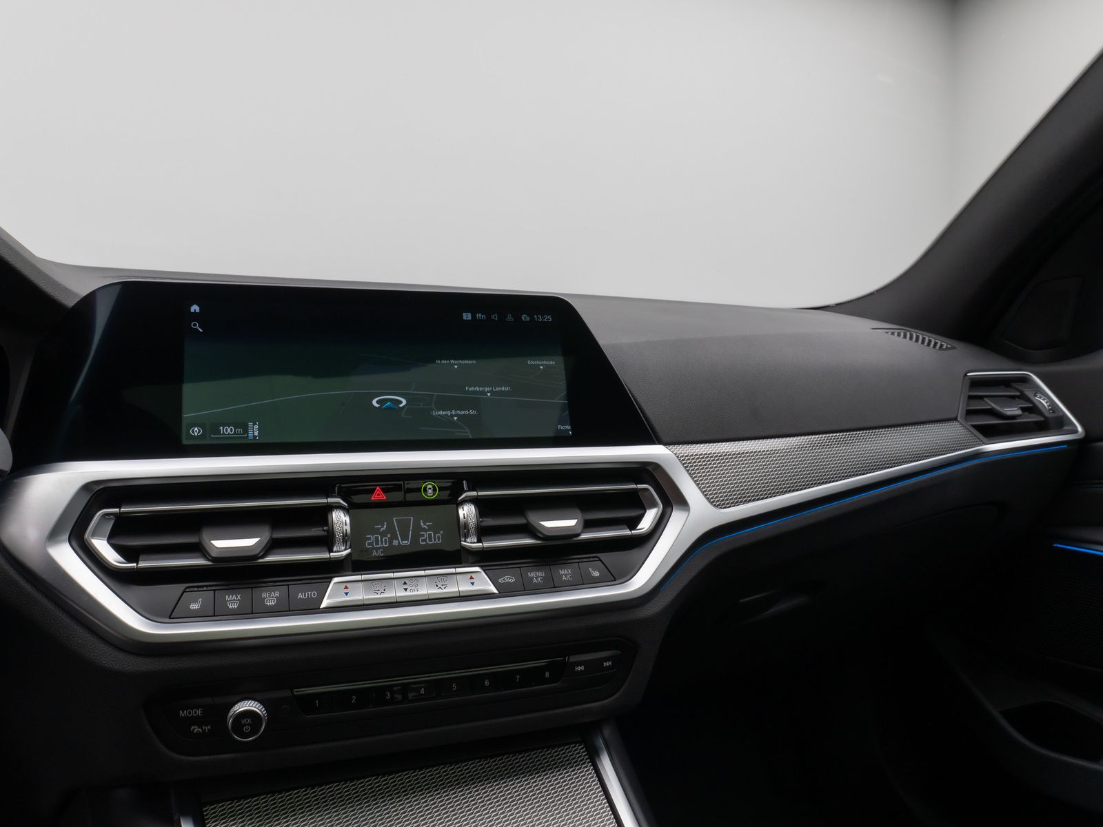 Fahrzeugabbildung BMW 330e M Sport Panorama Kamera Laser HUD DAB HiFi