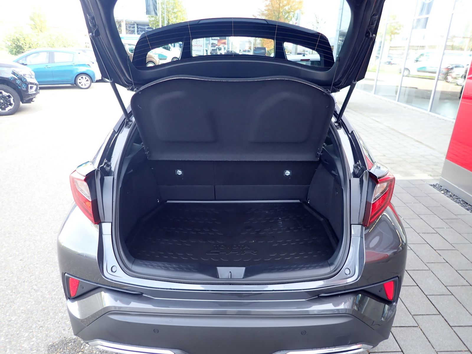 Fahrzeugabbildung Toyota C-HR Hybrid Team D / AHK / KAMERA