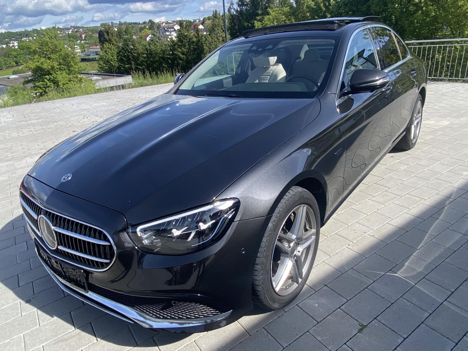 Mercedes-Benz E 300 e 4Matic *Panorama-Leder-Beige-360°*